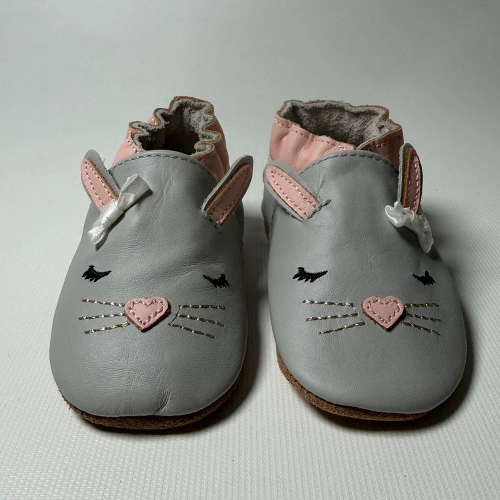 Like New - Robeez Some Bunny Loves Me Crib Shoes - sz 6-12 months